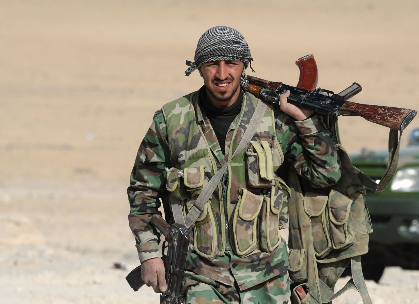 Süüria armee sõdur Al-Qaryataini linnas.
