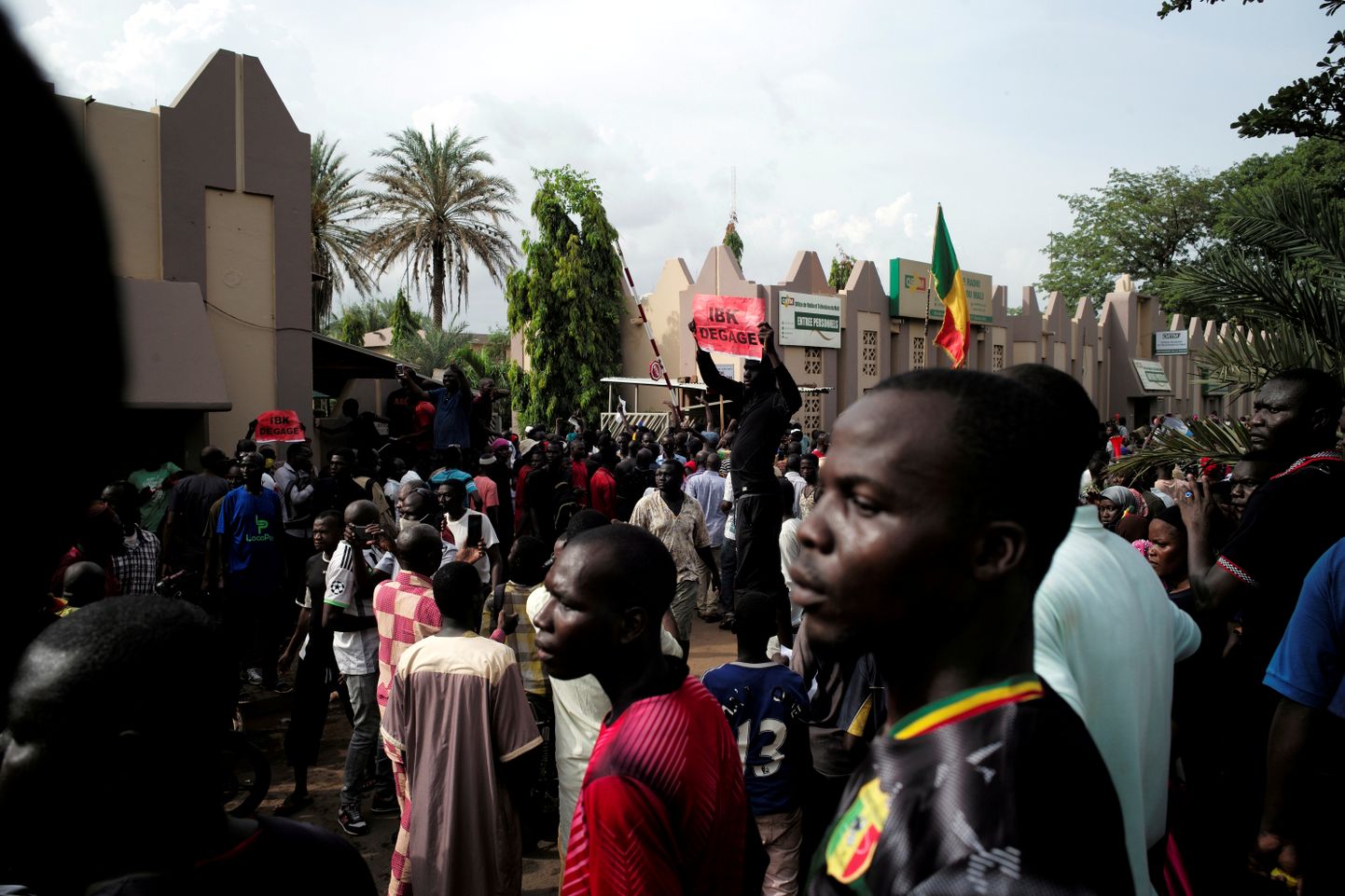 Malis 10. juulil toimunud  meeleavaldus valitsuse ja riigi juhtimise pihta.