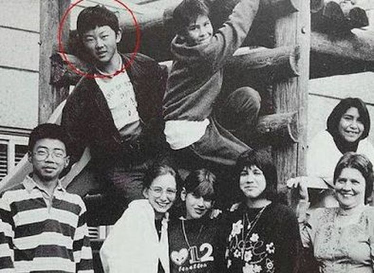 Foto, millel väidetavalt on Kim Jong-un (punase ringi sees)
