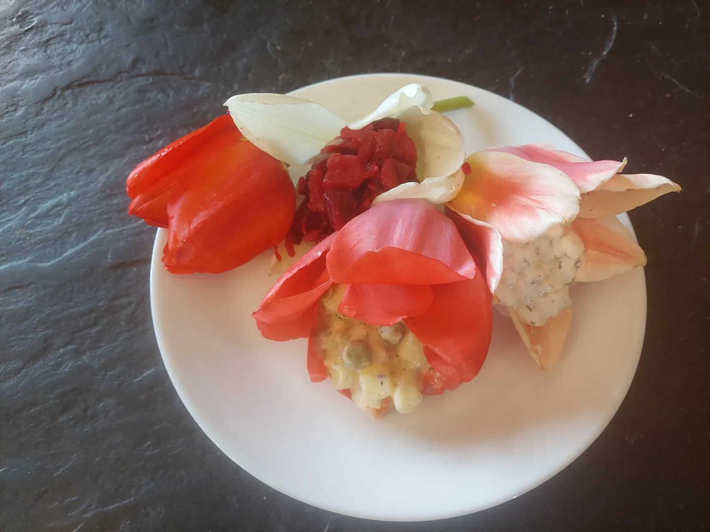 Igasse tulbiõide mahub kaks kuhjas supilusikatäit salatit.