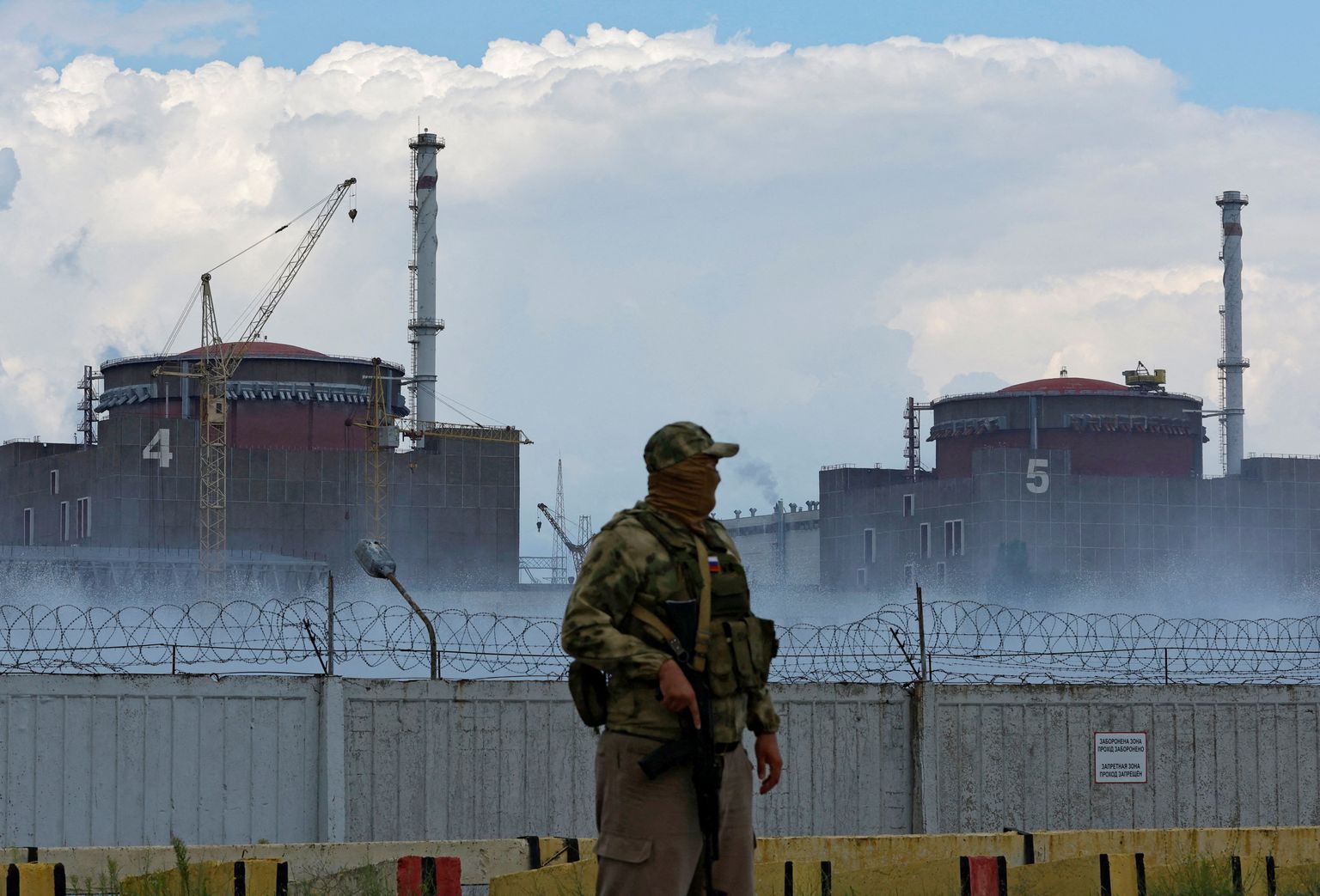 Vene sõdur  Zaporižžja tuumajaama juures 4. augustil.