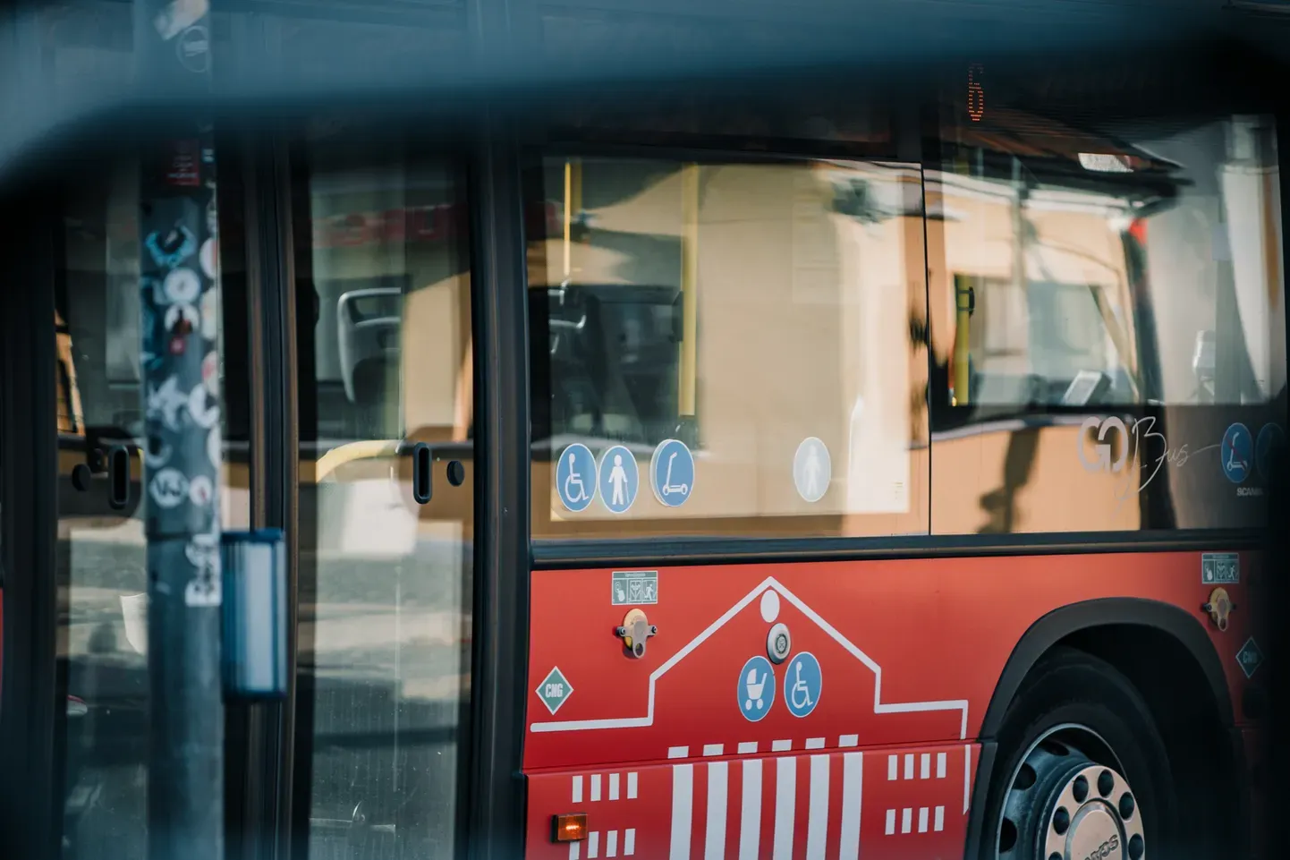 Городской автобус на улицах Тарту. Иллюстративное фото.