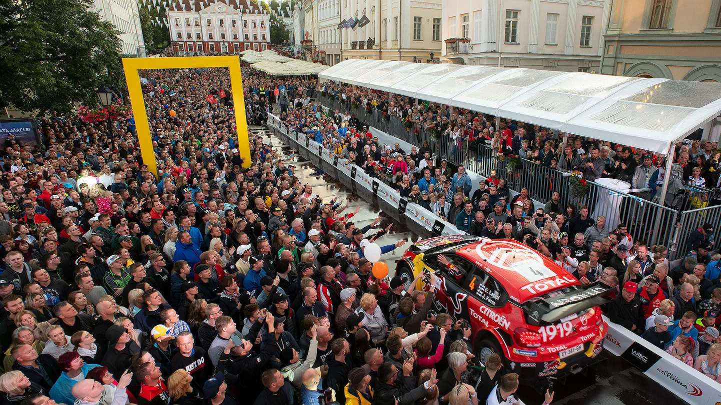 Fännid Rally Estonial uudistamas Esapekka Lappi autot