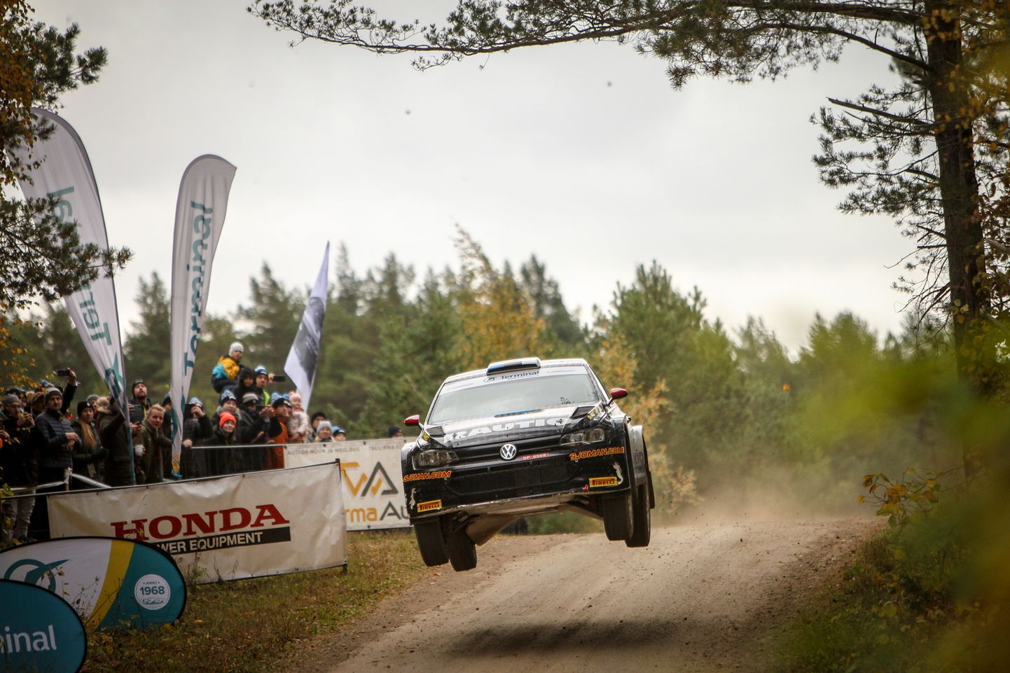 Saaremaa ralli võitnud ekipaaž Egon Kaur ja Silver Simm.