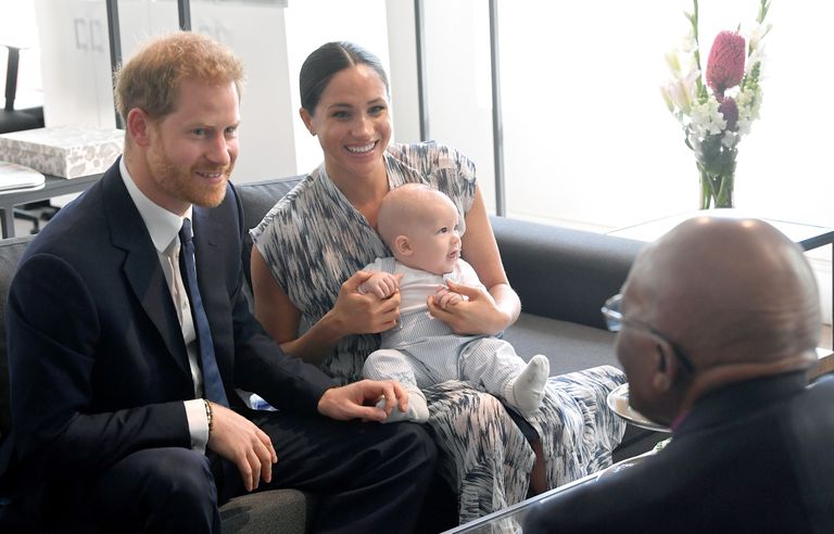 Prints Harry, Meghan Markle ja poeg Archie külas Lõuna-Aafrika Vabariigi peapiiskopil Desmond Tutul. 2019.
