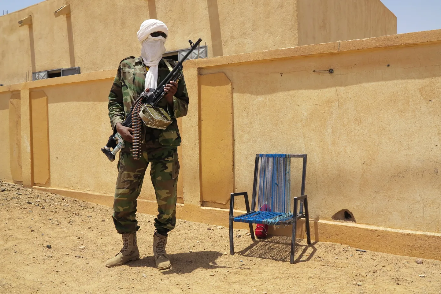 Mali tuareegi mässuline. Foto on illustreeriv.