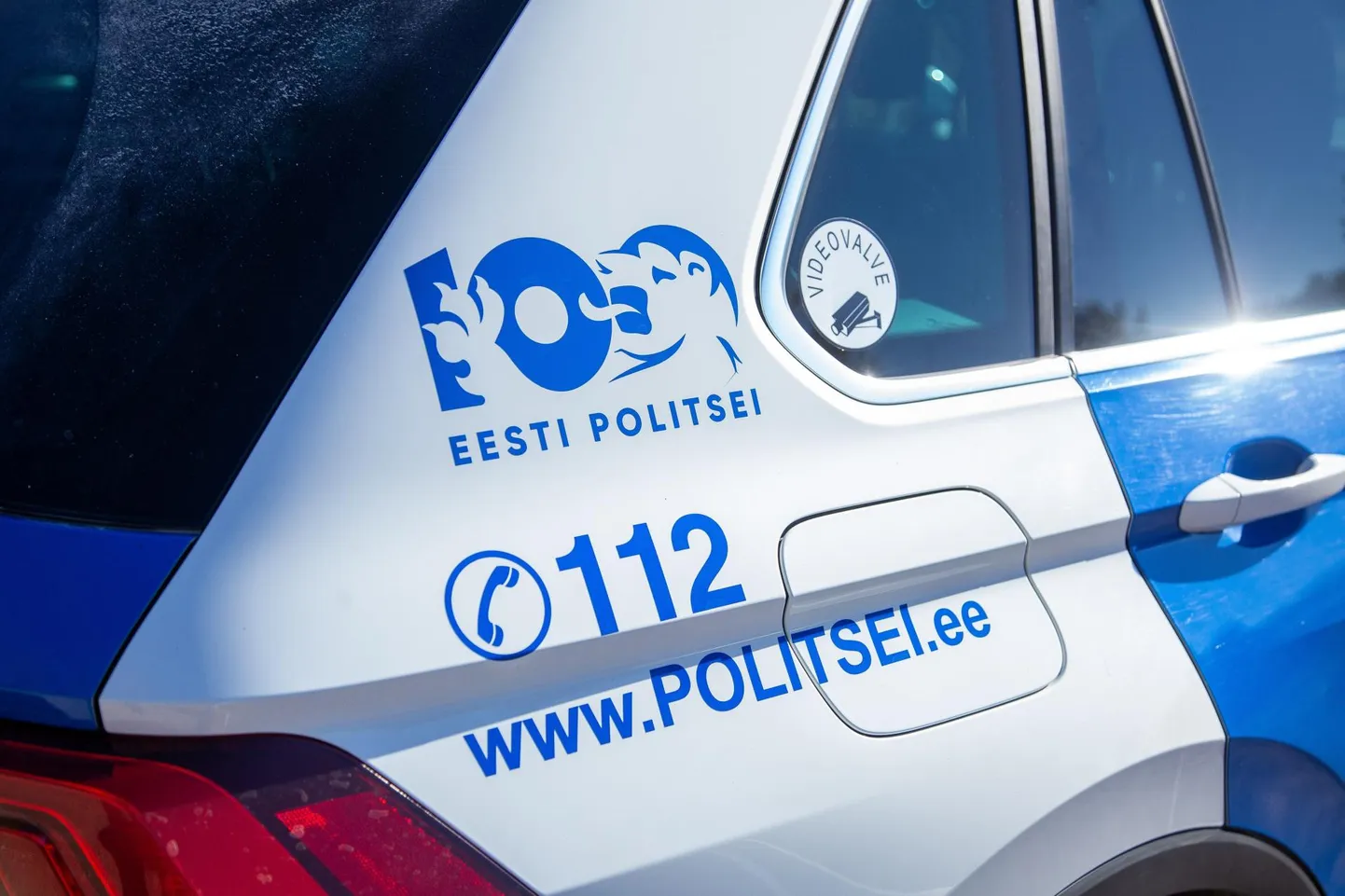 1994. aastal Mäos tulevahetuses hukkunud politseinike mälestusüritus Sillaotsa kalmistul.