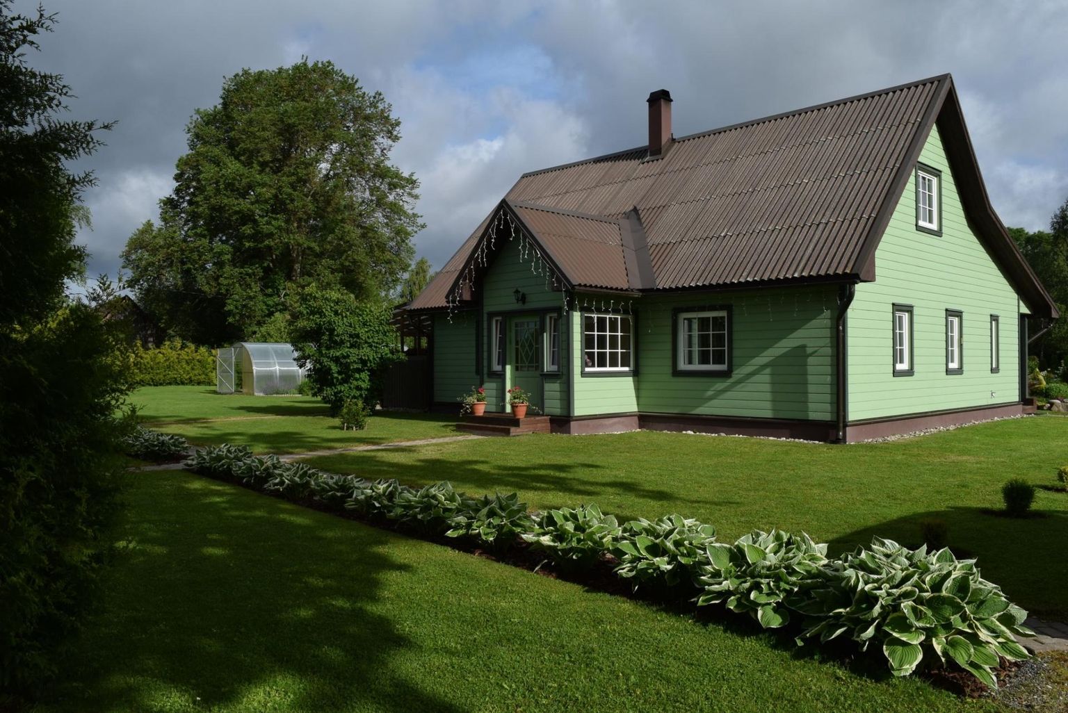 Laksi talu elumaja pärineb 1911. aastast, ent on nüüd saanud moekama ilme.