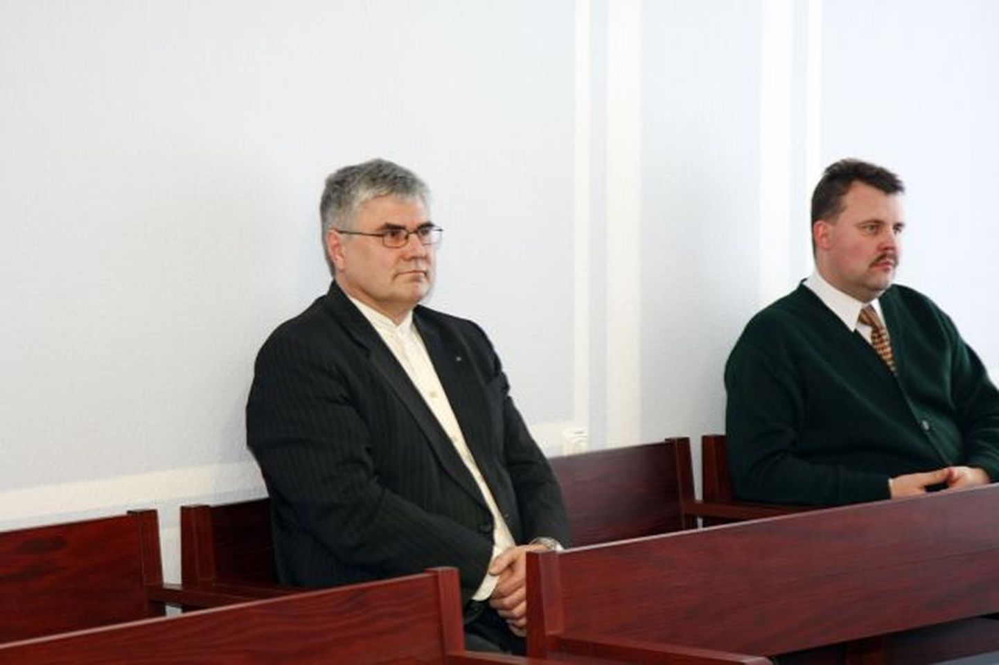 Georg Trašanov (vasakul) ja Kalle Muru kohtupingis.