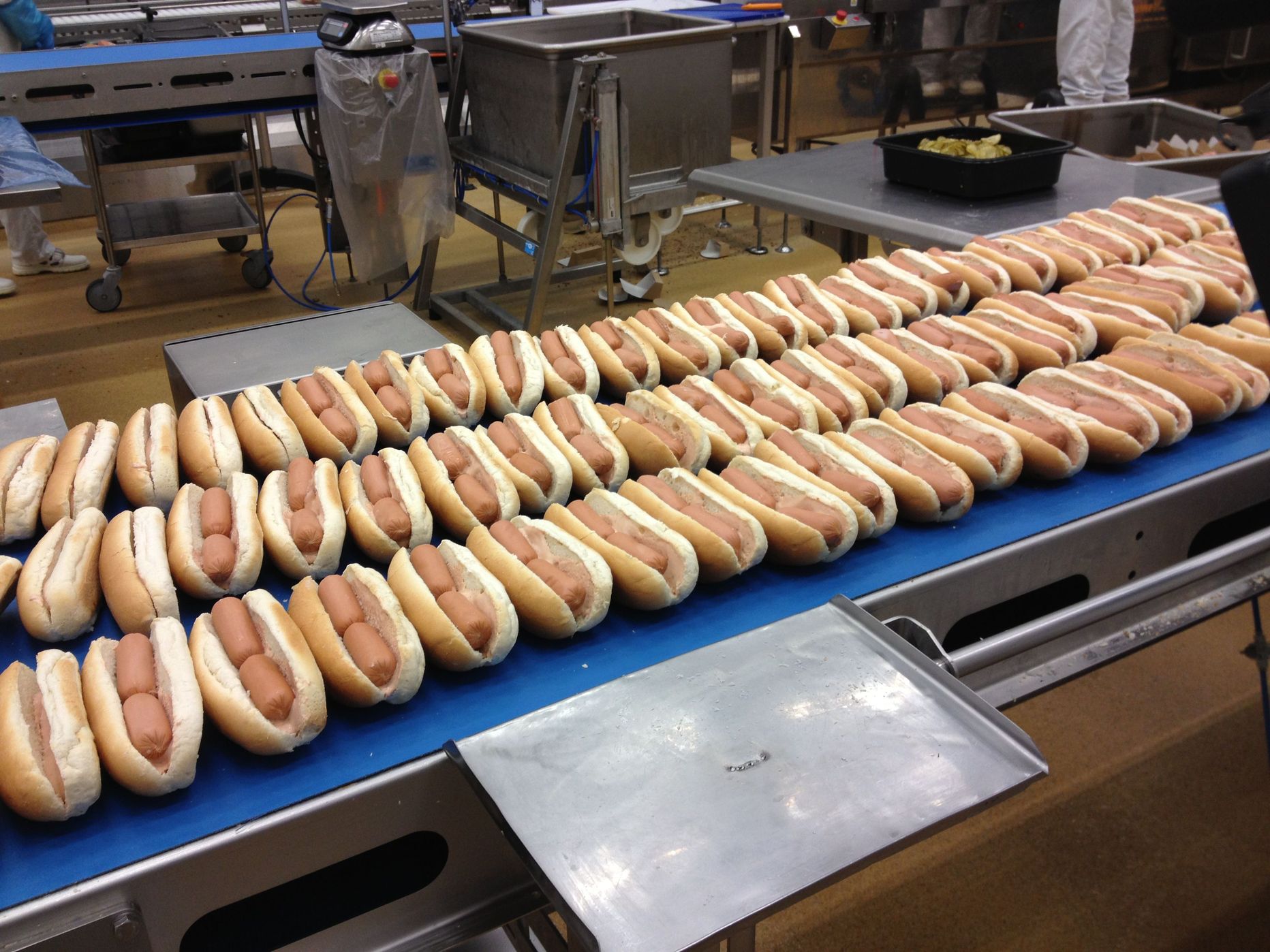 Mamma hot dogid Raplamaal asuvas Saarioineni Eesti tehases.