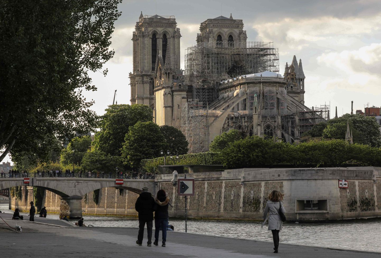 Tulekahjus kannatada saanud Pariisi Jumalaema kirik.