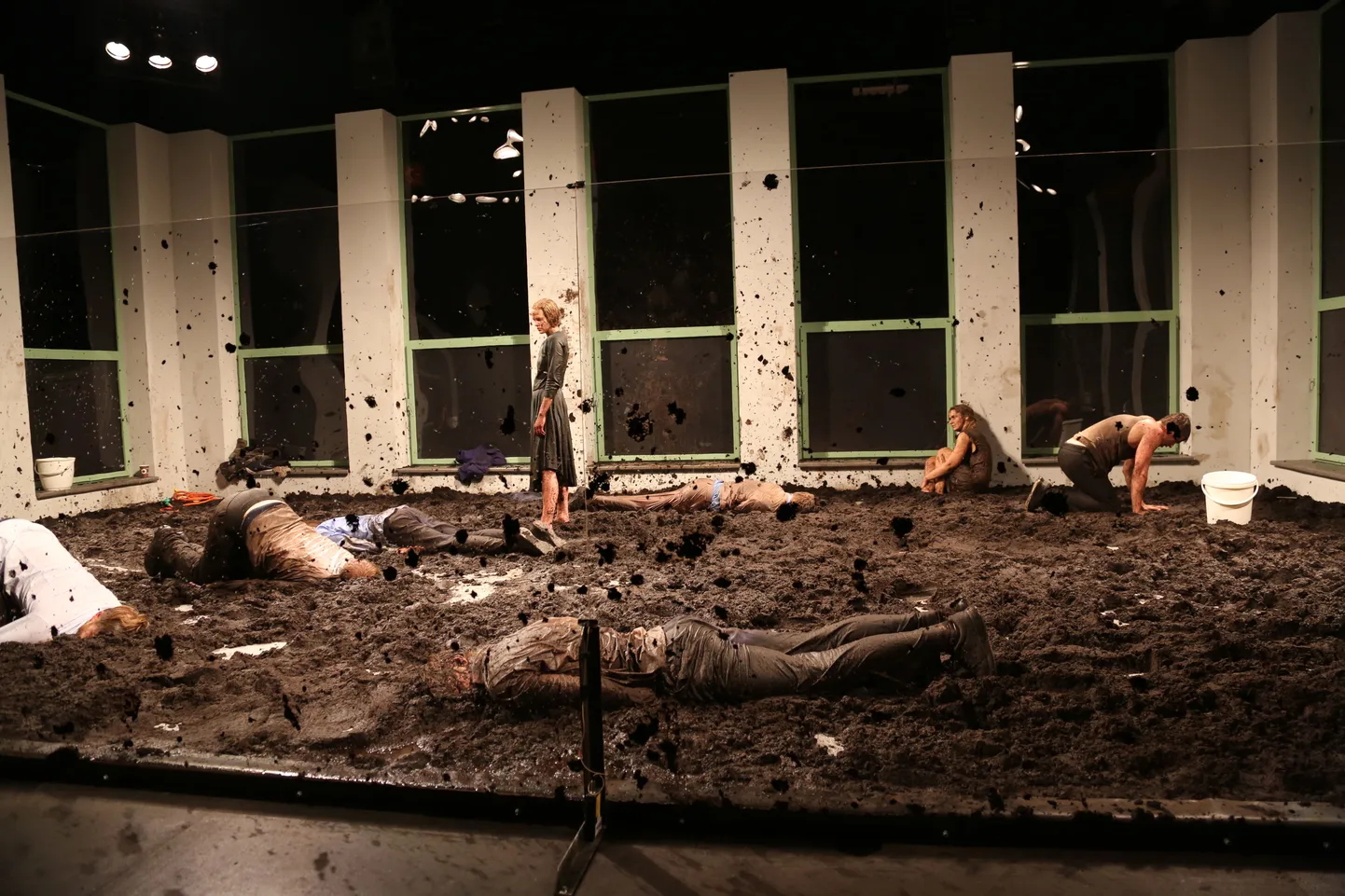 Teater NO99 «Kõnts». Lavastajad-kunstnikud Ene-Liis Semper, Tiit Ojasoo