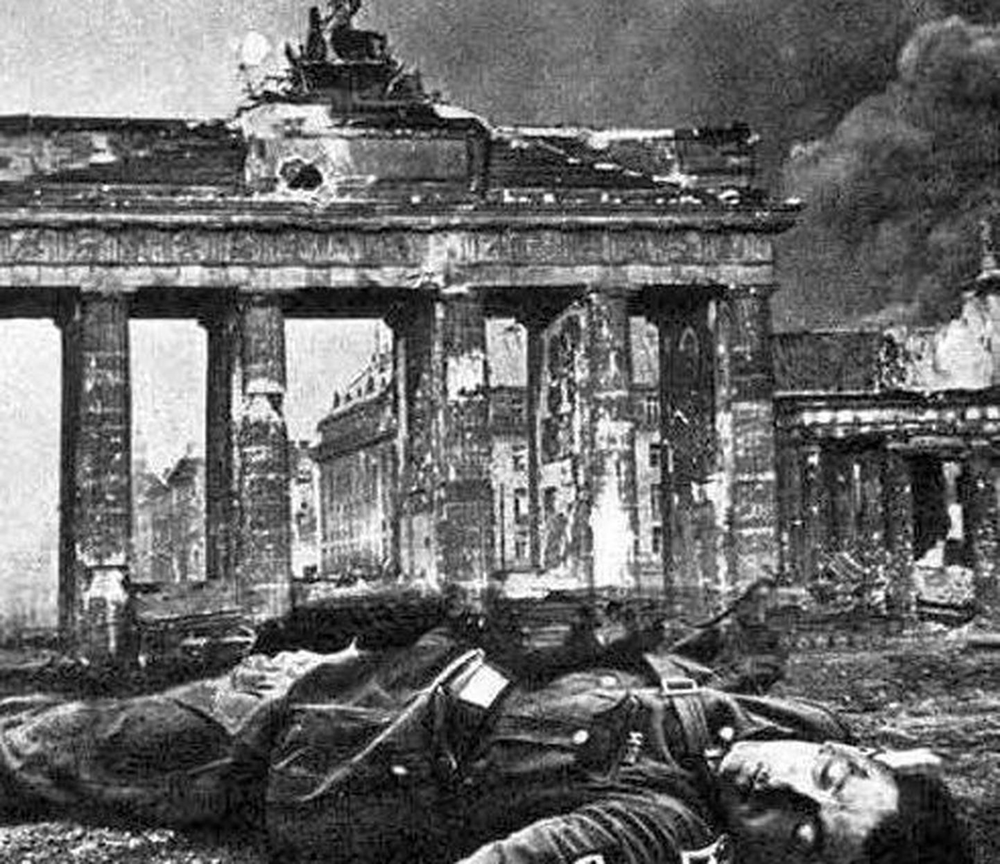 Berliini Brandenburgi värava juures 1945. aasta kevadel hukkunud natsi-Saksamaa sõdur