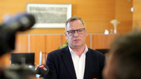 Rīgas mērs atzīst, ka vairākos domes departamentos ir problēmas ar lēmumu pieņemšanu