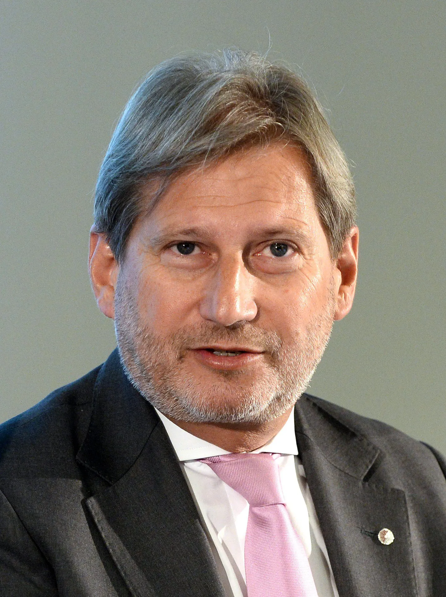 Euroopa Liidu naabruspoliitika ja laienemisläbirääkimiste volinik Johannes Hahn Riias.