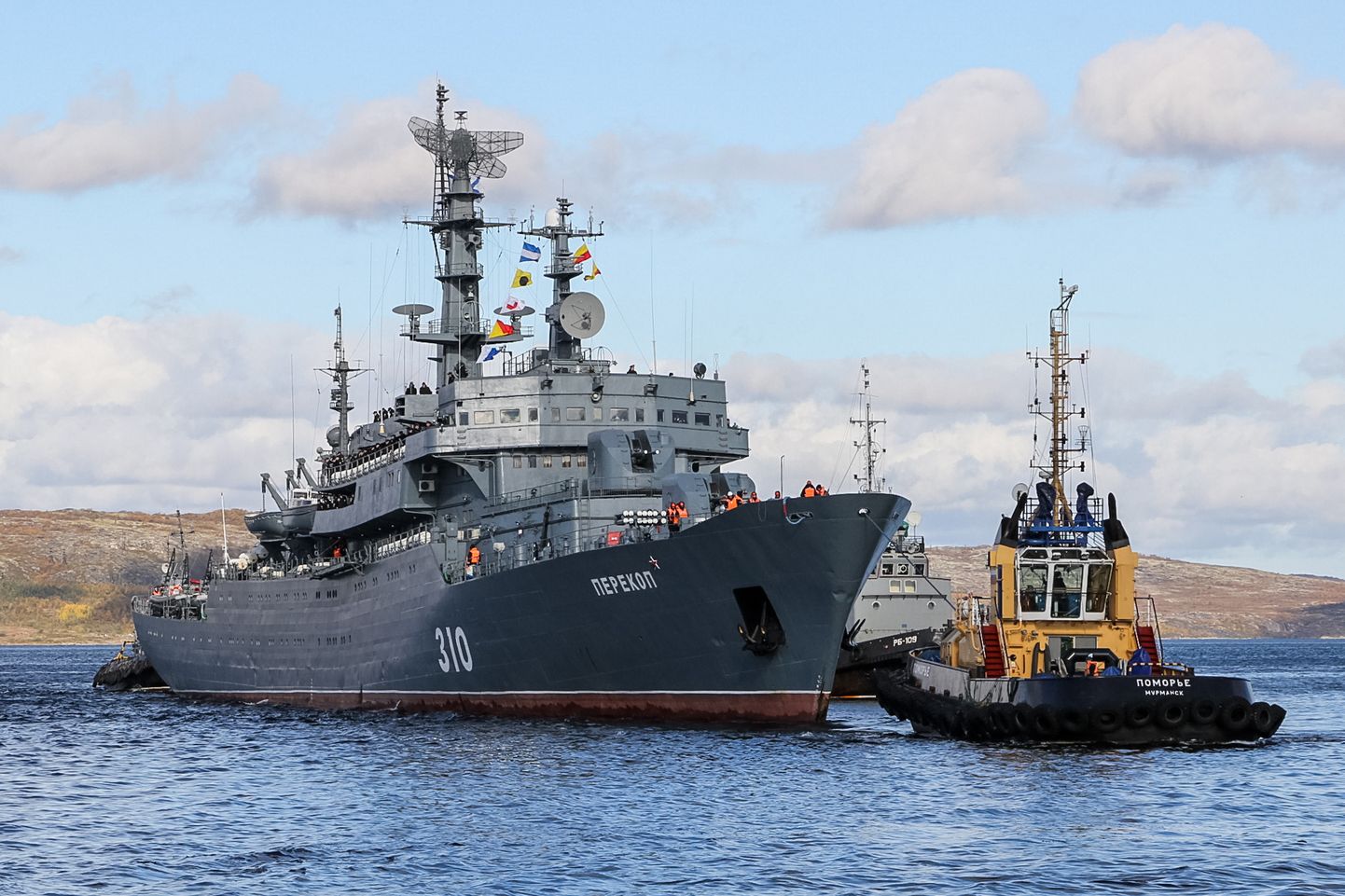 Военный российский корабль.