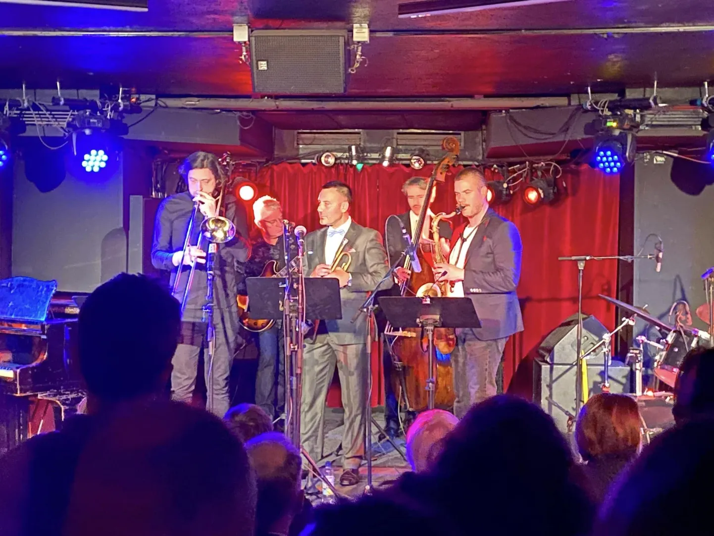 Kümne riigi muusikud tähistasid 20 aastat Euroopa Liidus konsterdiga Berliini jazzklubis Quasiomodo