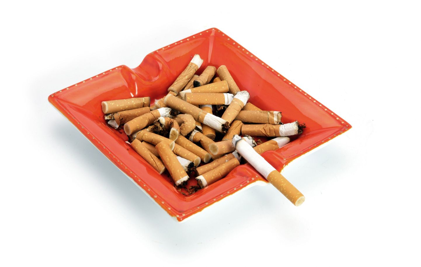 Kaheaastane poiss suitsetab 40 sigaretti päevas