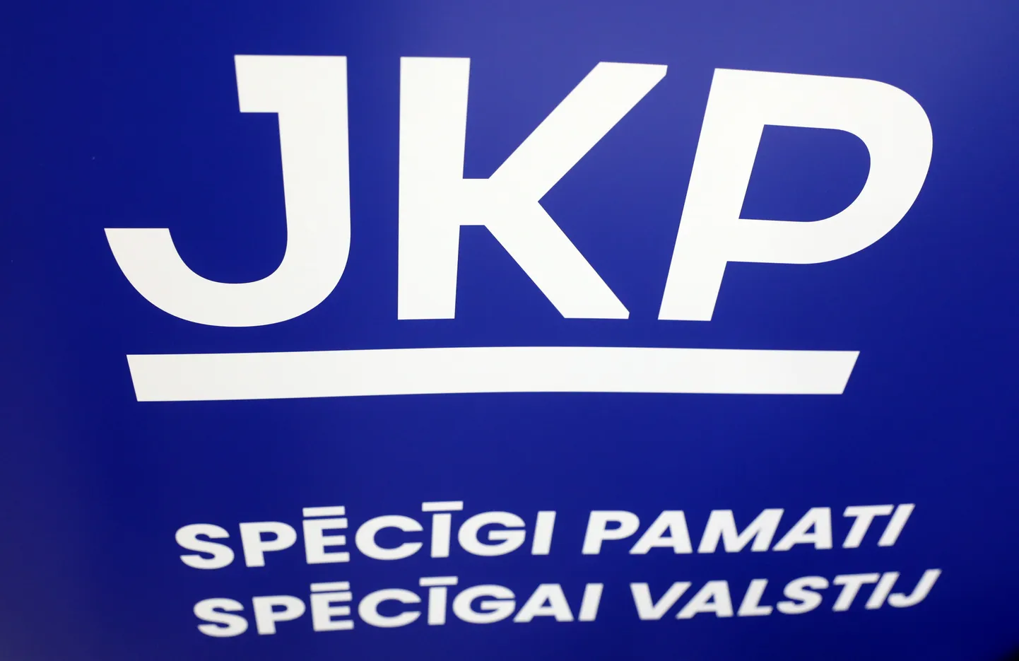 "Jaunās konservatīvās partijas" logo un sauklis.