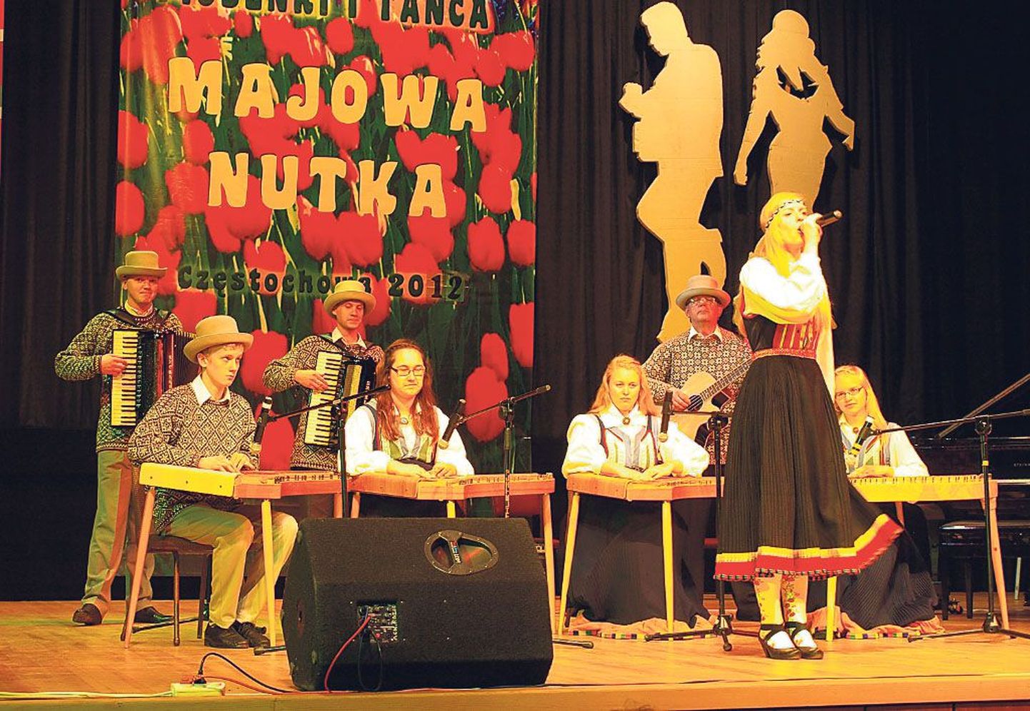 Rahvamuusikaansambliga Cantelo ja Tiit Ermi kandleõpilastega astus rahvalaulu kategoorias üles solist Maret Palusalu, keda juhendab Endla Murd.