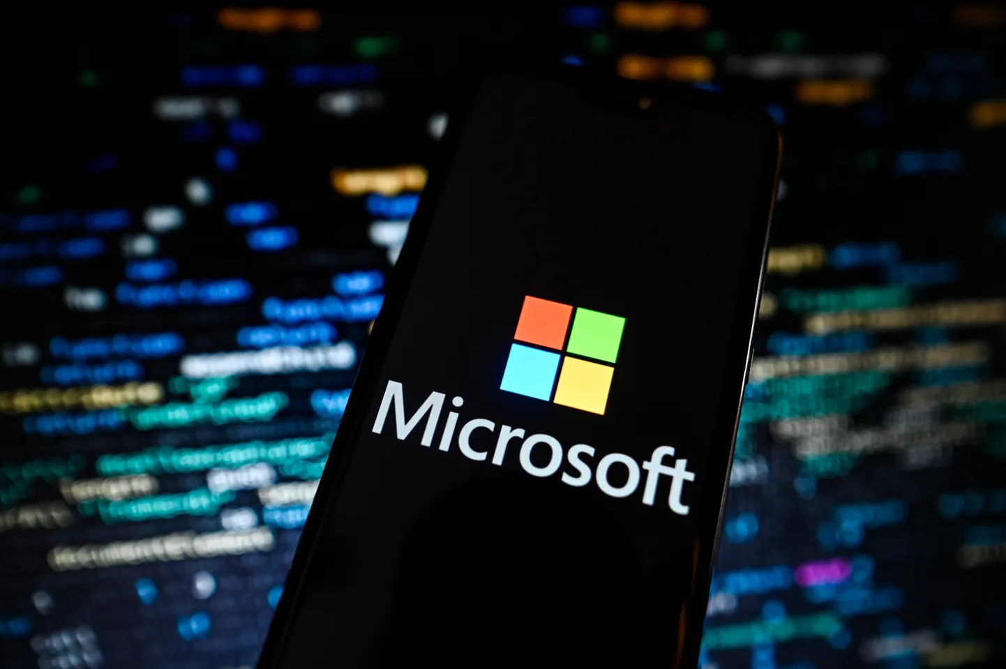 Microsofti uudisteportaal MSN koondas kolm aastat tagasi suure osa toimetusest ja hakkas kasutama tehisintellekti inimeste asemel. Selle suurim probleem – hallutsinatsioonid ehk uudiste väljamõtlemine kimbutab nüüd Ameerika üht populaarseimat uudistekanalit üsna tihti.