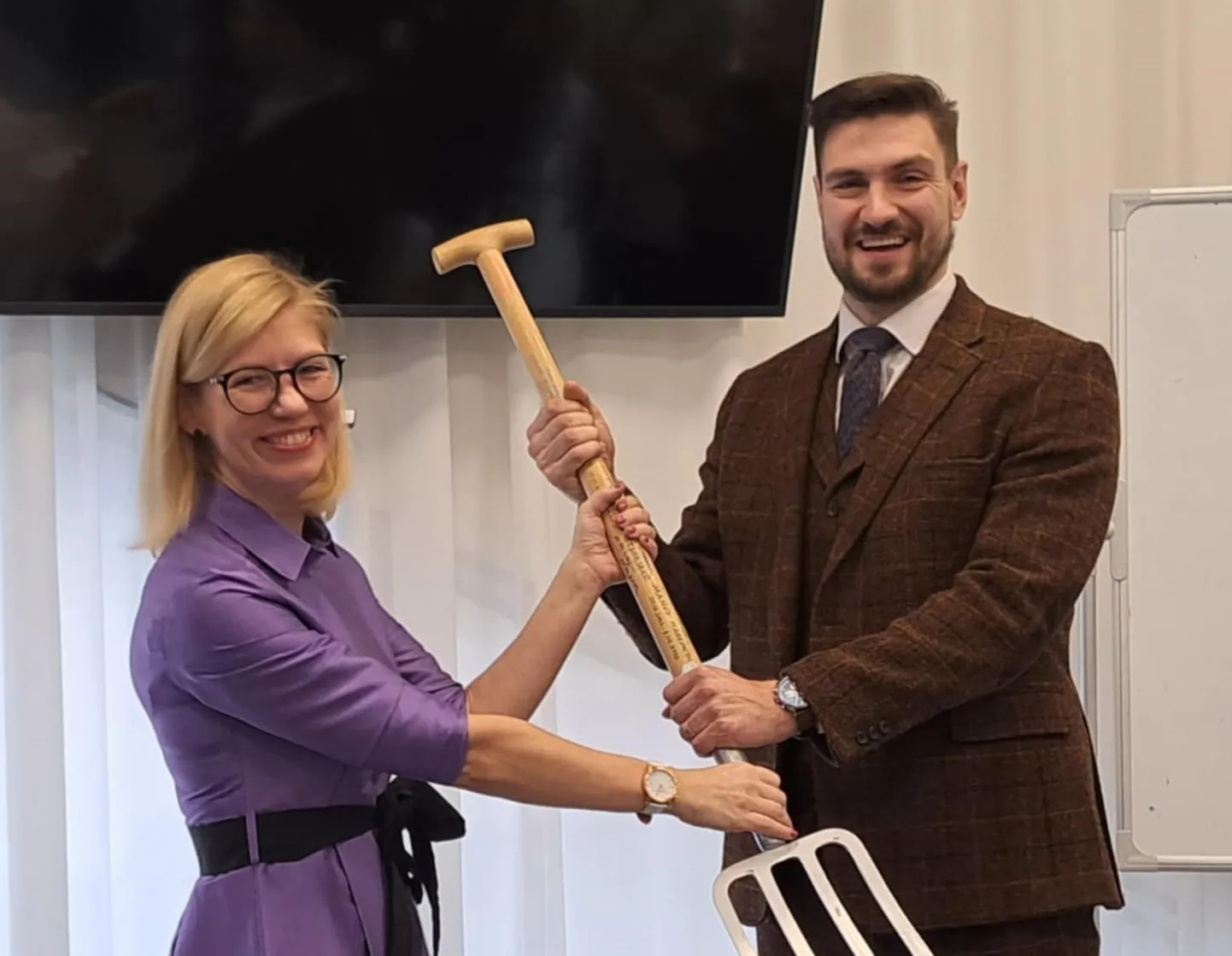 Sümboolse hargi üleandmine on põllumajandusvaldkonna ministeeriumis tavaks juba aastaid.