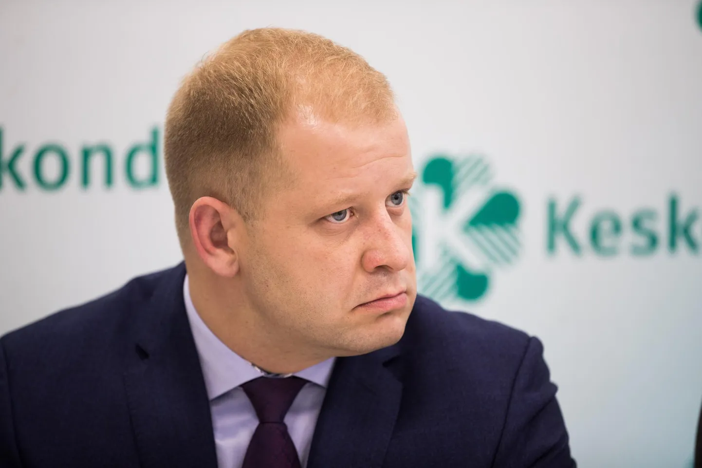Fotol Pirita Linnaosavanem ja kogukonna aktivist Tõnis Liinat Keskerakonna pressikonverentsil.