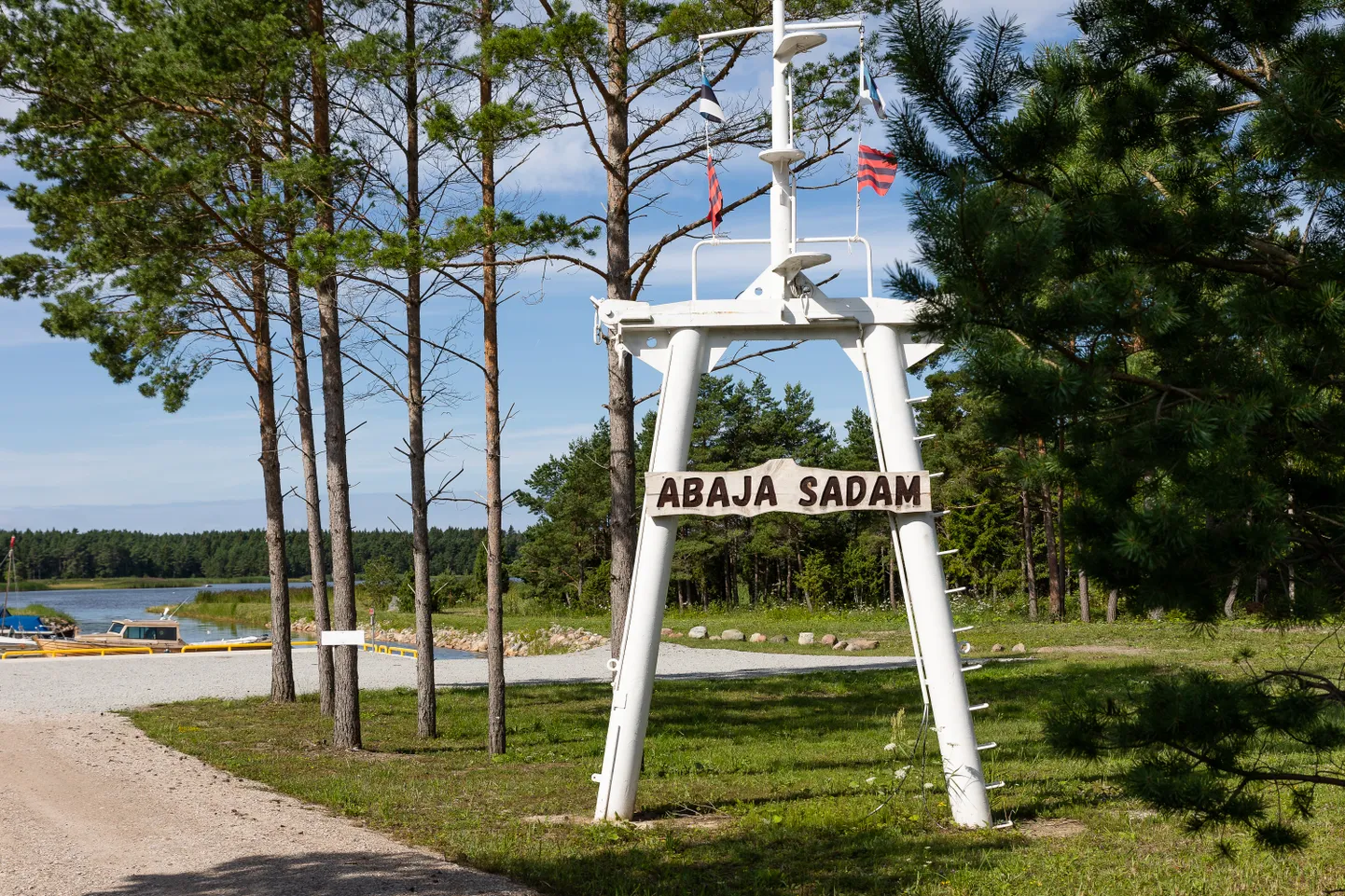 Abaja sadam Kihelkonna külje all
