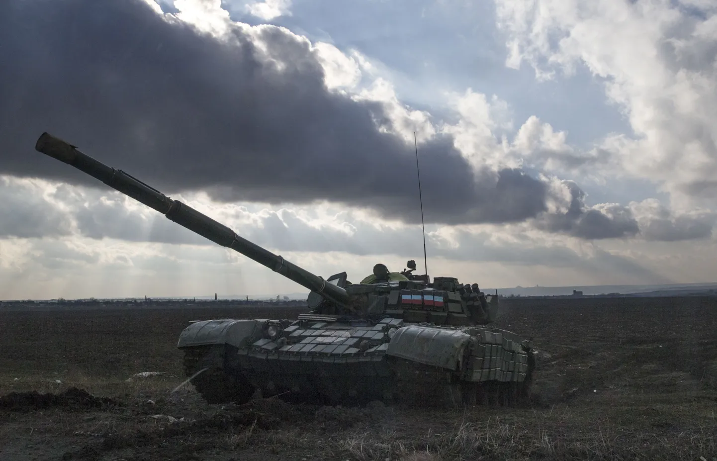 Venemeelsed separatistid tankiga Donetski oblastis Jenakiieves.