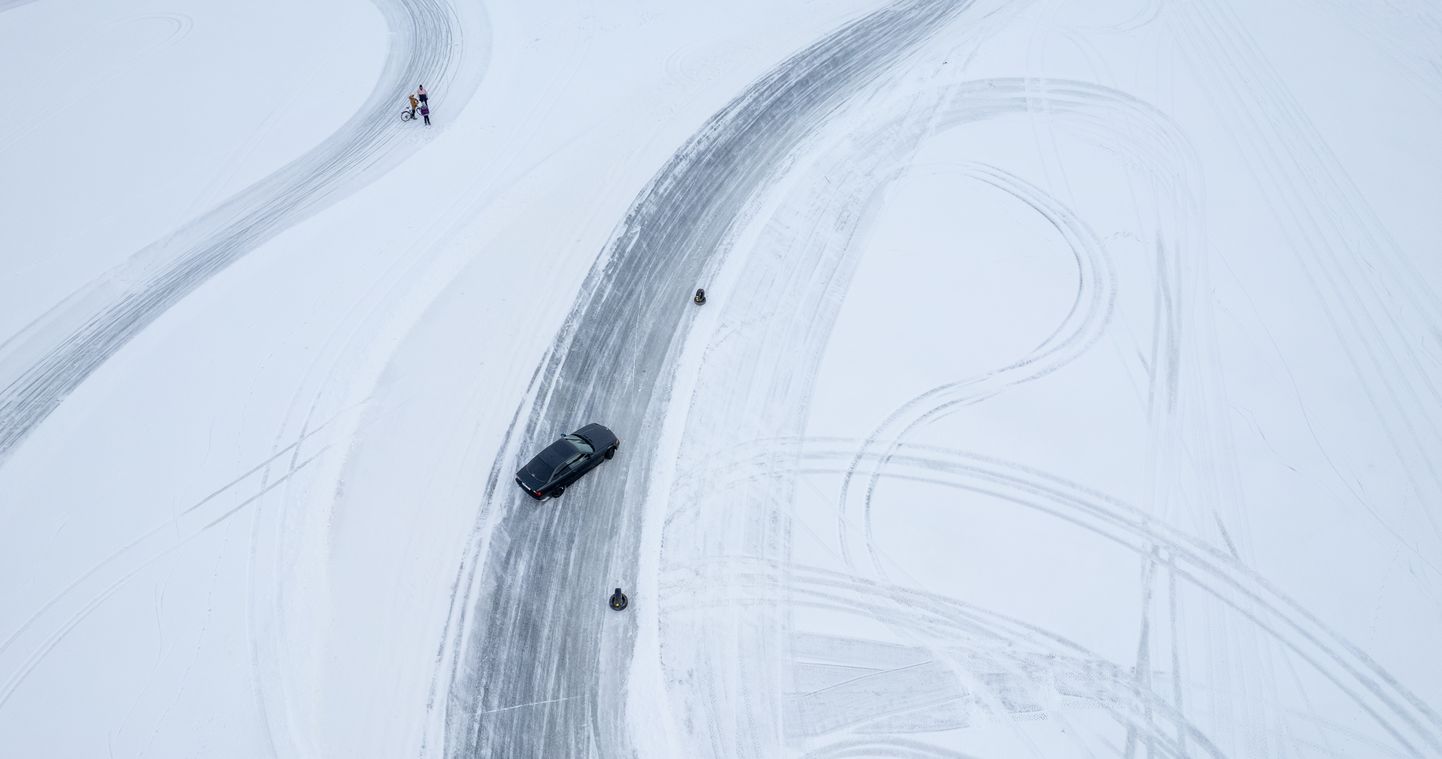 Talvine autosõit. Pilt on illustratiivne.
