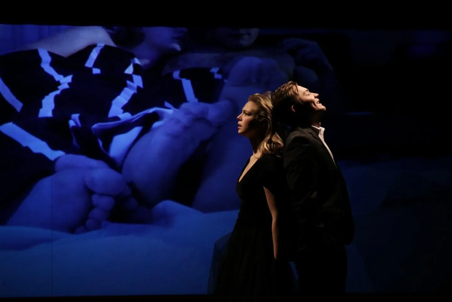 Hetk Semjon Serzini lavastusest „Tütarlaps kutsekast“ (Puškini-nimeline teater, Moskva).