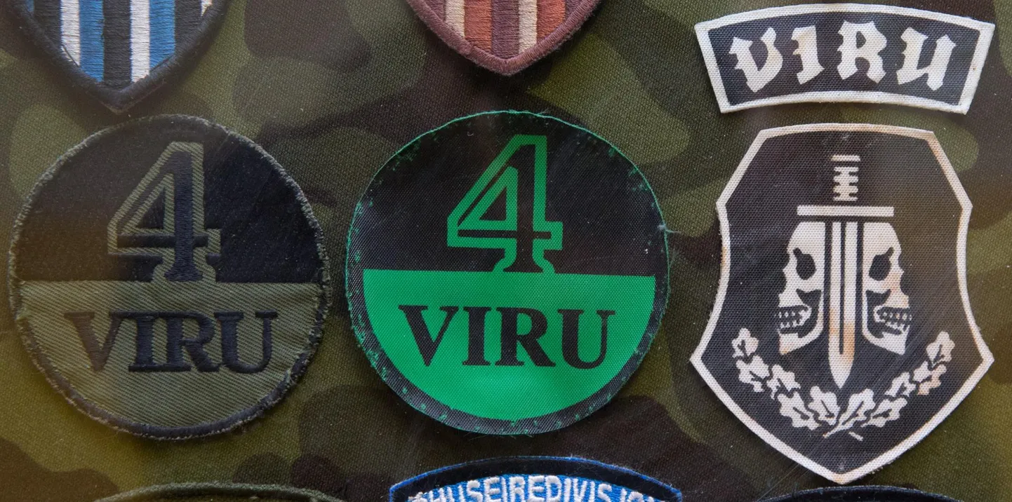 Vahipataljoni kasarmu seinal on huvitav kollektsioon embleeme, mida on oma vormi varrukal kandnud Eesti kaitseväelased.