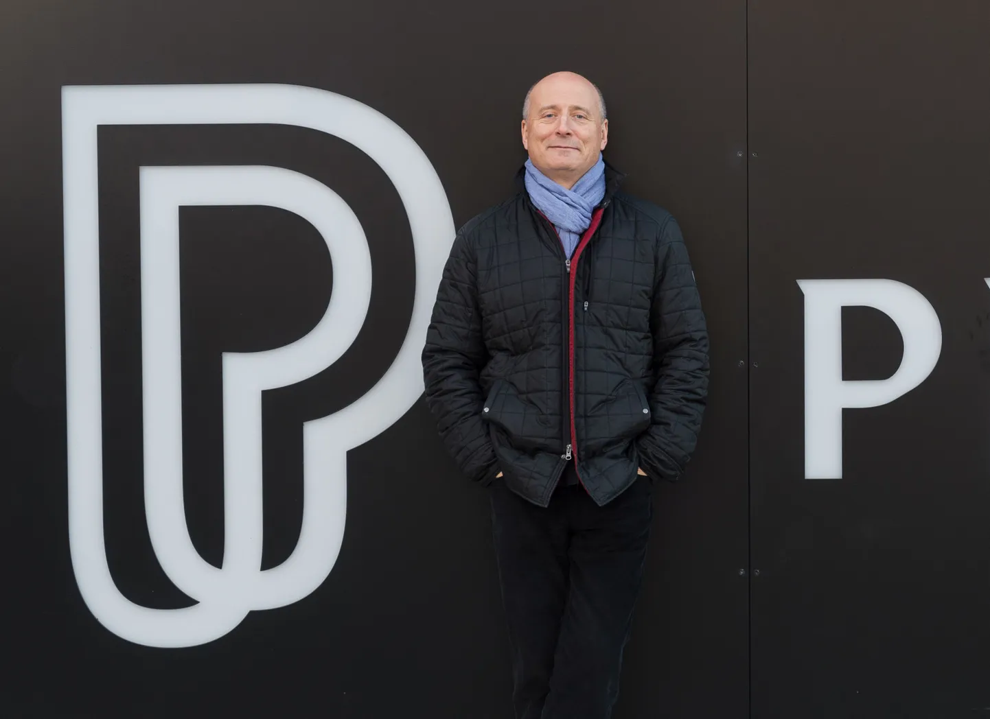 Eilne päev- Paavo Järvi uue Pariisi Filharmoonia maja juures.