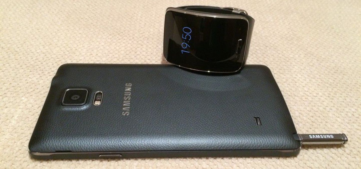 Samsung Galaxy Gear S näeb välja stiilne, on praktiline, kuid ühildub ainult Samsungi telefonidega.