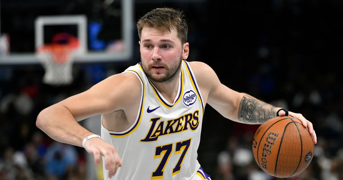 VIDEO ⟩ Doncic naasis vigastuspausilt videomängu statistikaga ning tõusis Jordani ja Chamberlaini klubisse