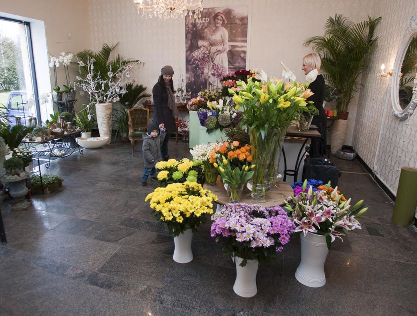 Kaks aastat tagasi Lossi tänaval luksusliku lillepoe avanud Jardin kolis aasta hiljem Maximasse, kuid sealgi ei olnud tal küllalt kliente.