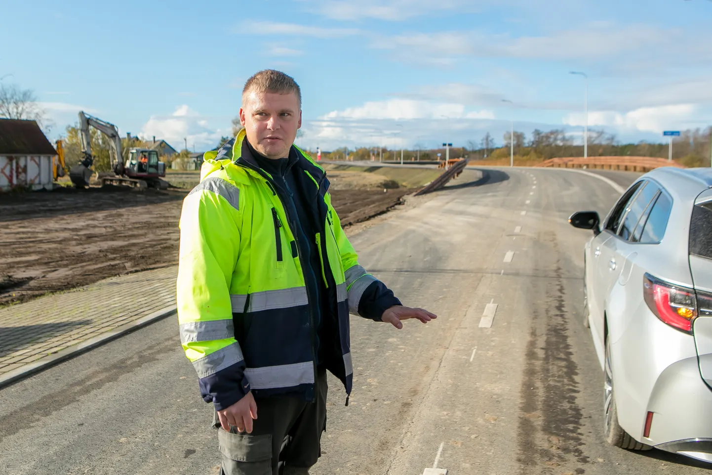 PEAAEGU VALMIS: Objektijuht Lauri Matto sõnul jäävad pärast tänava avamist liikluseks teha veel mõned väiksemad koristus- ja haljastustööd.