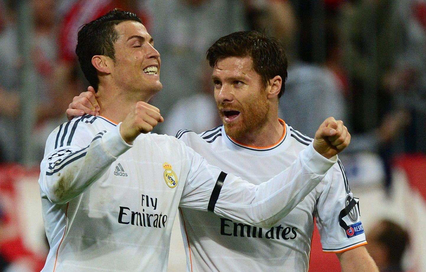 Xabi Alonso (paremal) koos Cristiano Ronaldoga väravat tähistamas. Finaalis jääb hispaanlane aga pealtvaatajaks