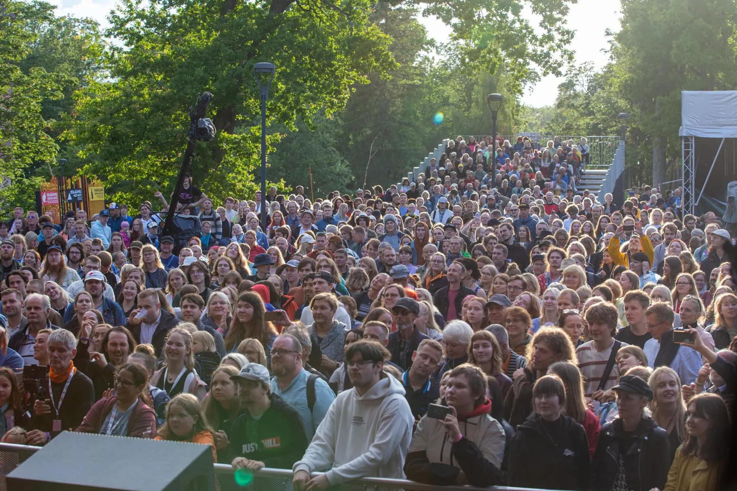 Viljandi pärimusmuusika festivali publikust võib oma osa saada ka mõni samal ajal korraldatav ettevõtmine. Pilt on tehtud üle-eelmisel folgil Lõuna-Koreast tulnud esineja Ak Dan Gwang Chili kontserdil.