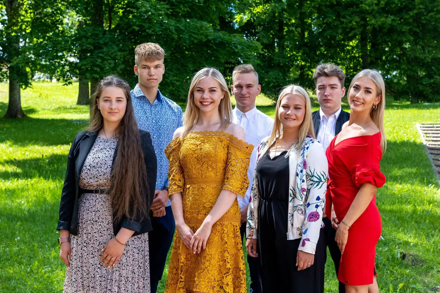 Paide linnavalitsus tunnustas teisipäeval lnud vastuvõtul tänavusi medaliste Karet-Anette Härmi (vasakult), Marten Lehtsaart, Damaris-Ly Tamblat, Martin Leotootsi, Heidy Heleen Trugi, Siim Kasestet ja Kirsi Rebast.