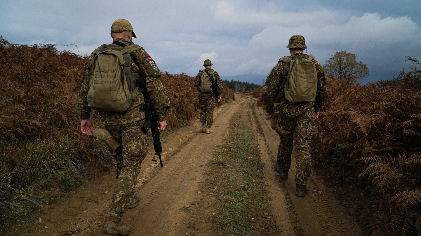 Latvijas karavīri Kosovā