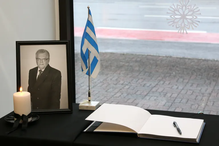 Книга соболезнований в Таллиннской городской канцелярии на площади Вабадузе в Таллинне. 