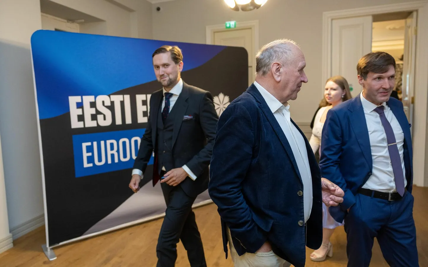 Jaak Madisoni (vasakul) otsus liituda uue erakonna rajajatega ajendab ka Viljandi EKRE liikmeid sellega liituma, eriti kui nad on vastselt välja visatud nagu senine ringkonna juht Rein Suurkask.