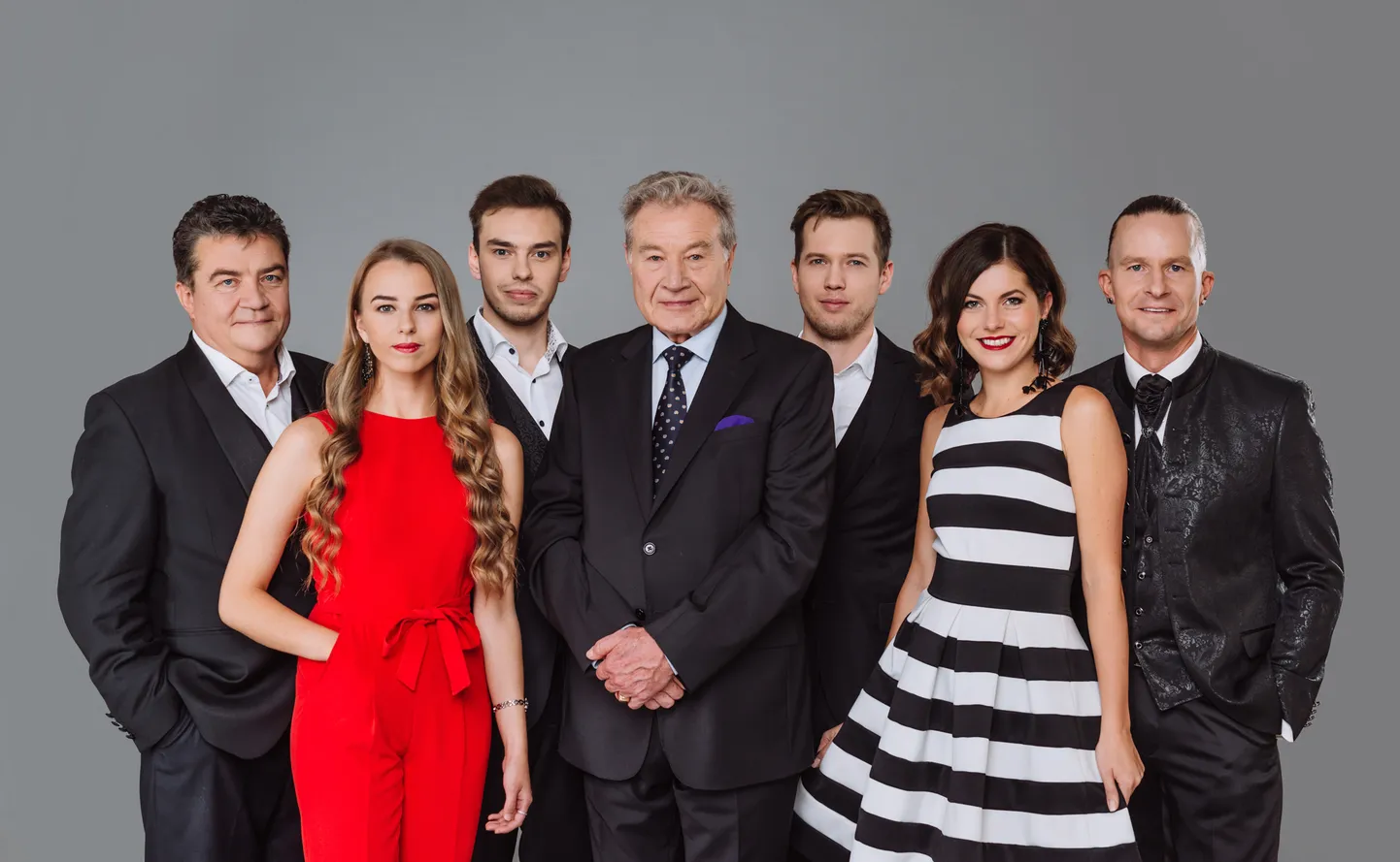 Albumi «Horoskoobi tuules» solistid (vasakult): Karl Madis, Marianne Leibur, Martin Trudnikov, Voldemar Kuslap, Peter Põder, Birgit Sarrap ja Marek Sadam.