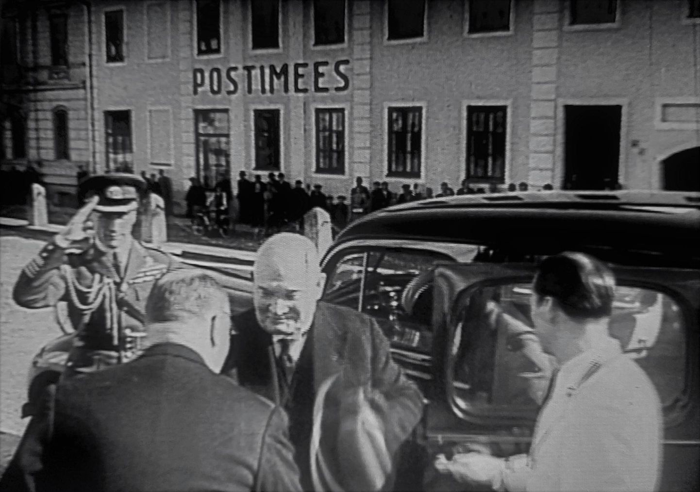 Eesti Kultuurfilmi ringvaates nr 68 on jäädvustatud president Konstantin Pätsi külaskäik Tartusse 3. septembril 1939. Ta käis ka ülikooli peahoones, mille ees teda tervitas rektor Hugo Kaho.
