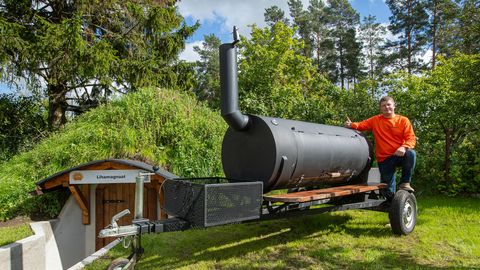GALERII ⟩ Ligi 20 aastat palgatööd teinud mees ehitas suitsuahju ja avas lihaäri