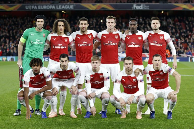 Londoni Arsenali meeskond enne Euroopa liiga kohtumist Lissaboni Sportinguga. Kas kunagi seisab Petr Cechi asemel sellises rivis ka eestlane Karl Jakob Hein?