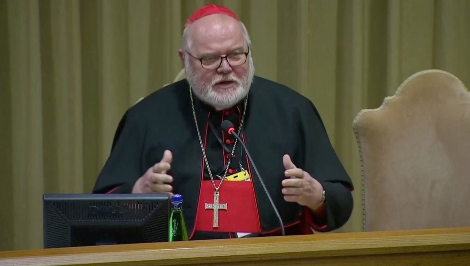 Saksa kardinal Reinhard Marx kõnelemas täna Vatikanis jätkuval katoliku kirku lapsepilastamise probleemiga tegeleval kogunemisel kõrgetele krikujuhtidele.