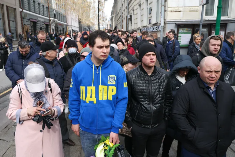 Тысячи людей пришли проститься с Владимиром Жириновским