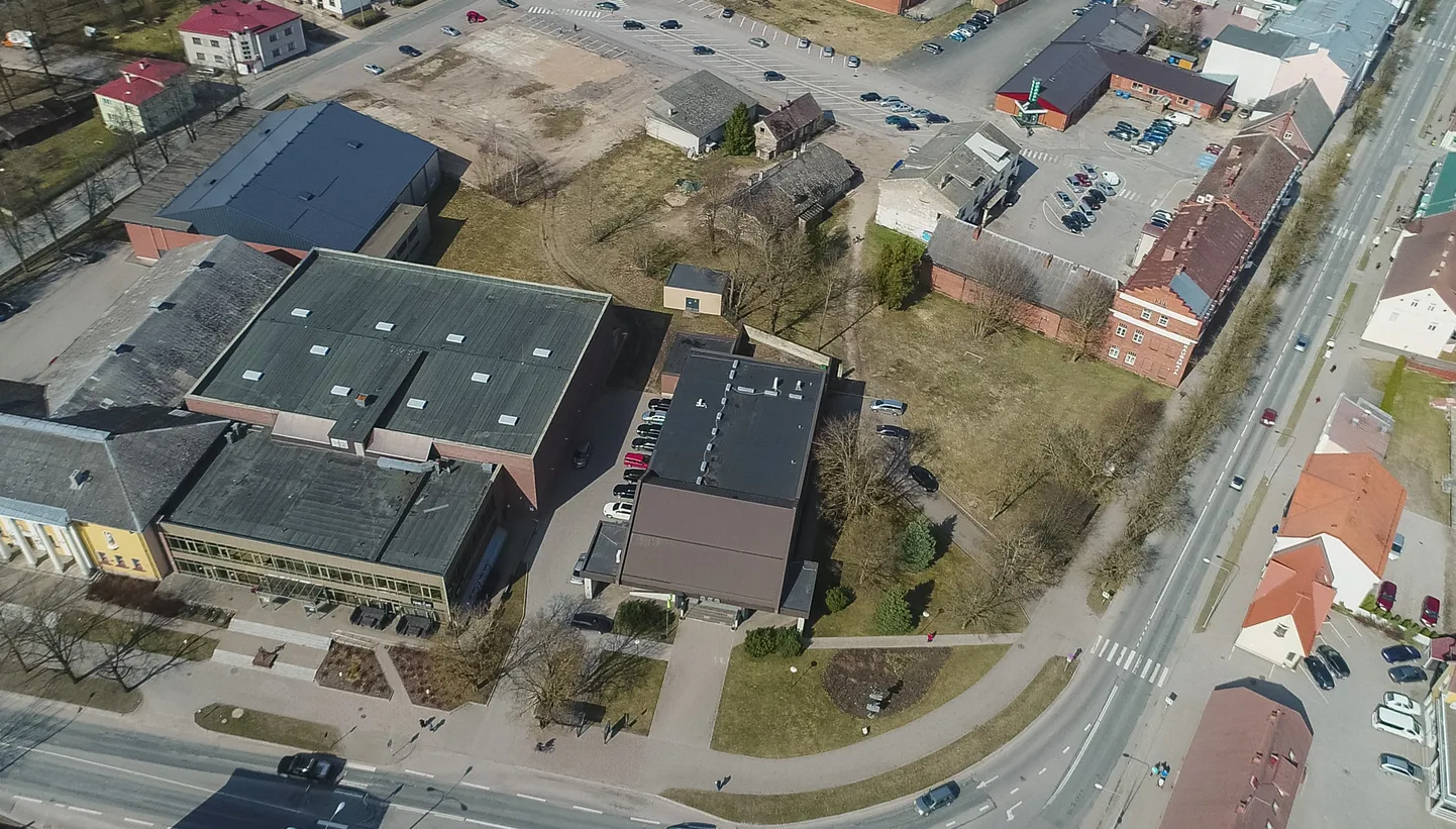Veekeskuse arendajad on välja arvutanud, et Vaksali tänava äärde ehitades maksaks see 410 000 eurot rohkem kui Kaalu tänaval. Kummas kohas veekeskus kiiremini valmiks, seda ei osata arvata.